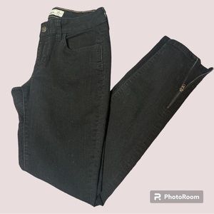 Skinny Black Jeans with Zipper at Ankle